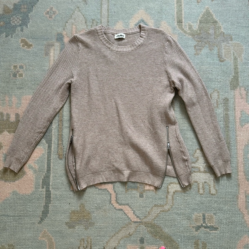 Alythea beige sweater in tan size medium with side zipper detailing